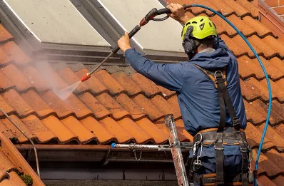 Démoussage et hydrofuge de toiture au Bousquet